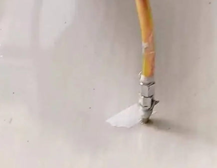 双滦瓷砖空鼓维修公司专业解答在瓷砖铺贴过程中，如果使用的砂料过粗（如全部使用了粗砂），可能会导致以下问题